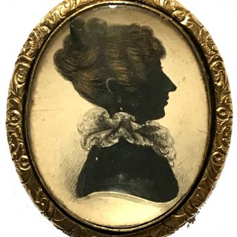 Pendant silhouette of a lady