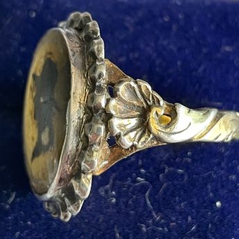 Continental verre eglomise ring