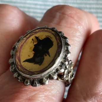 Continental verre eglomise ring